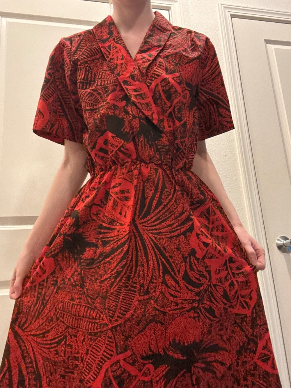 Tropical Hawaiian leaf print red and black vintage 80s 70s Mindi dress